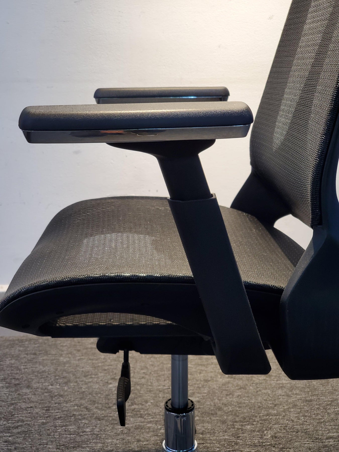 GRID Ergon Pro Chair – GRID Furniture